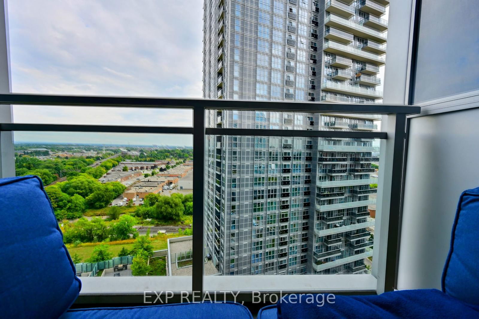 255 Village Green Sq, unit 1610 for sale