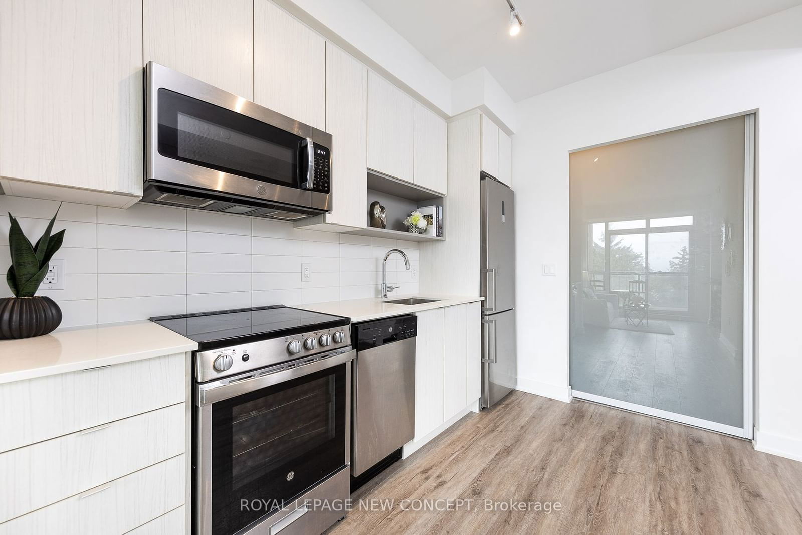 630 Greenwood Ave, unit 405 for sale - image #6