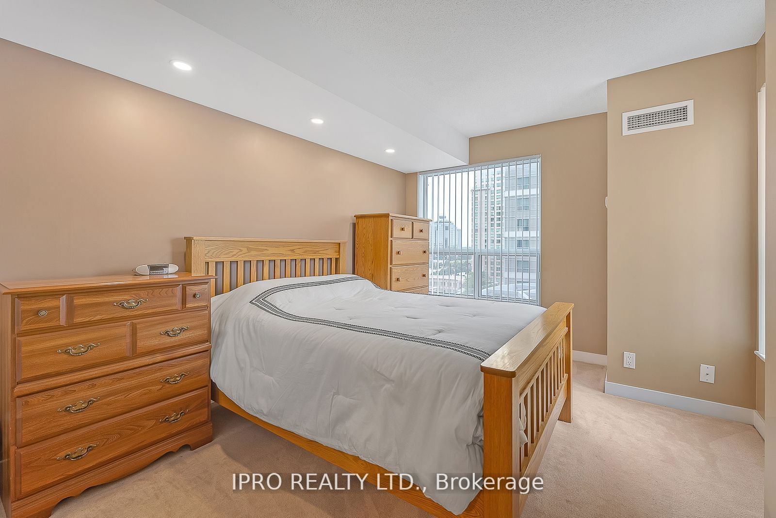 38 Lee Centre Dr, unit 1012 for rent - image #17