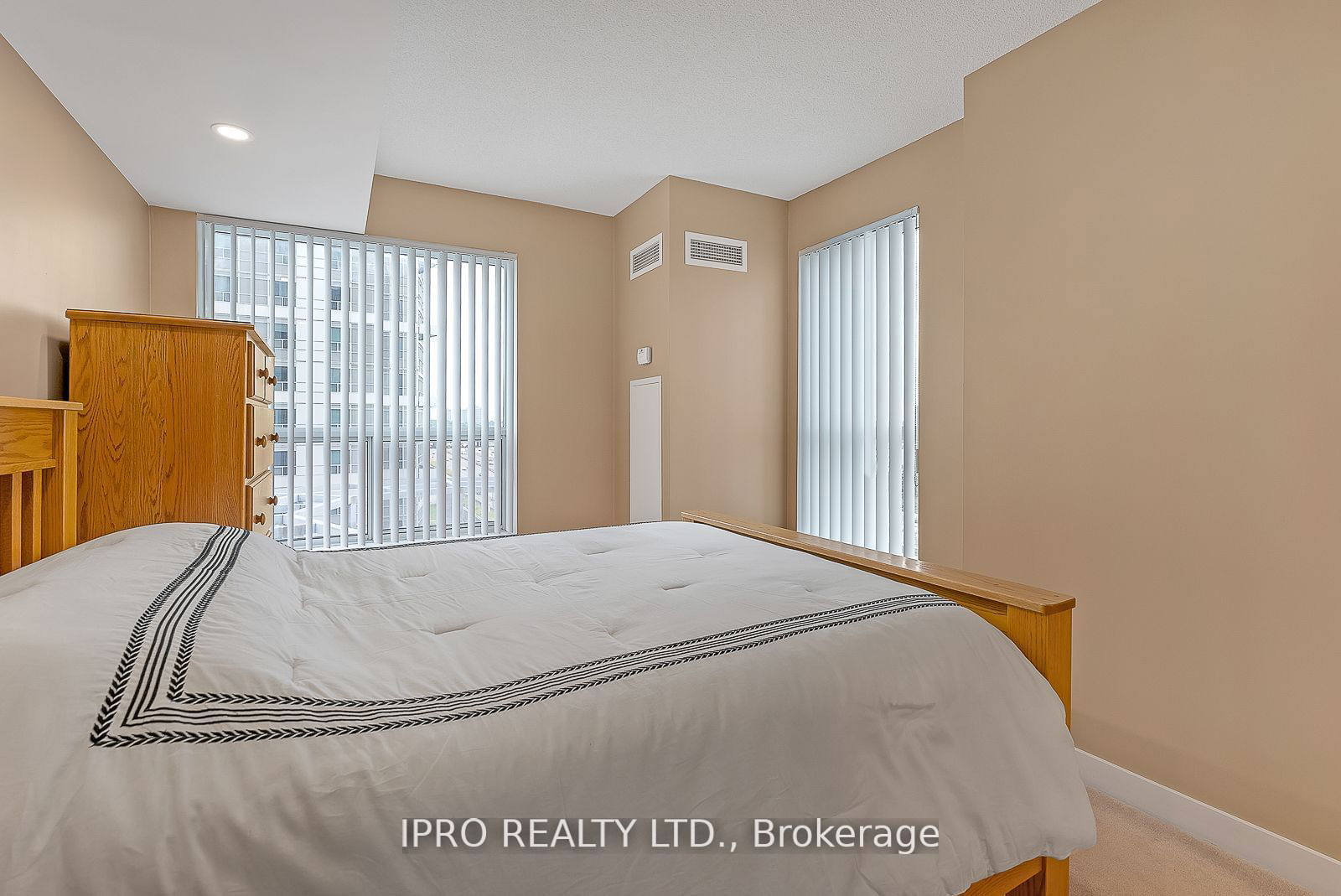 38 Lee Centre Dr, unit 1012 for rent - image #18