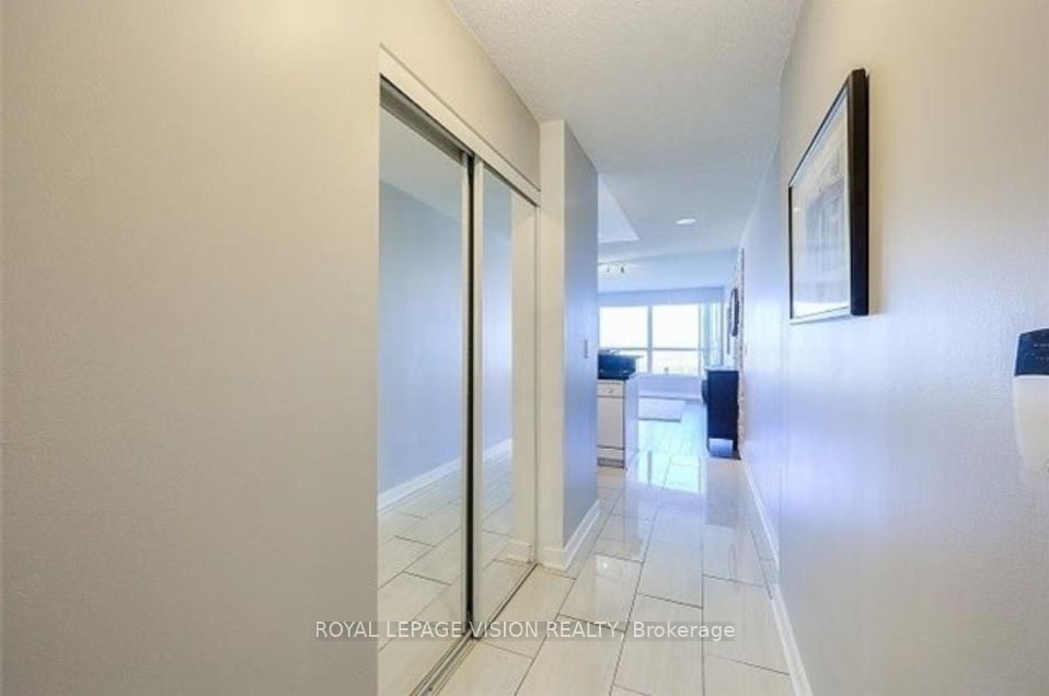 36 Lee Centre Dr, unit 2901 for rent - image #2