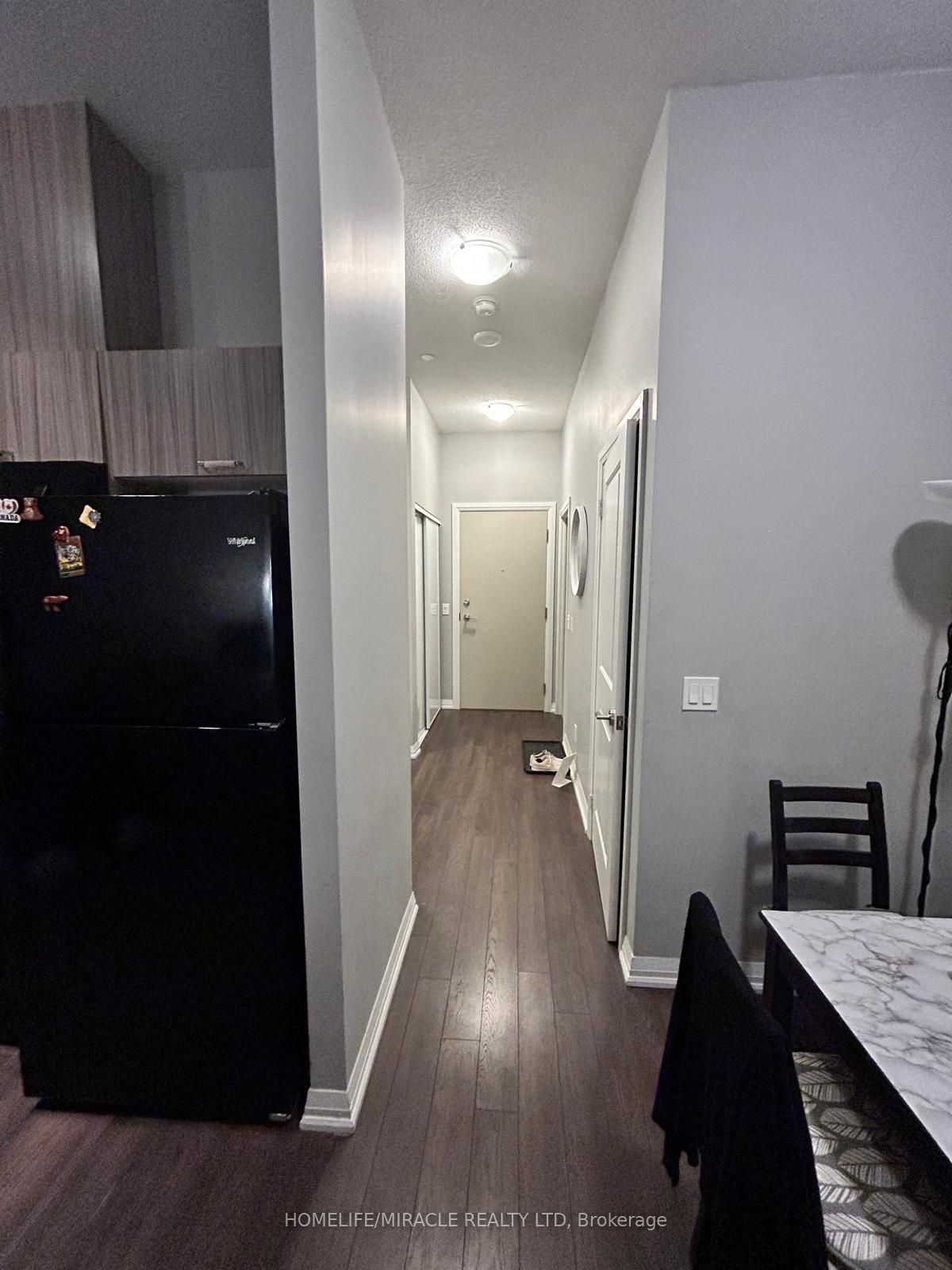 30 Meadowglen Pl, unit 815 for rent - image #7