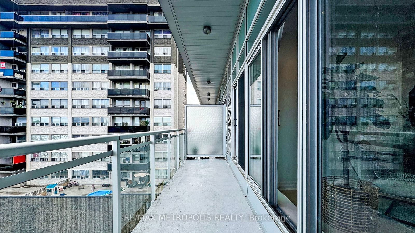 44 Bond St W, unit 619 for sale