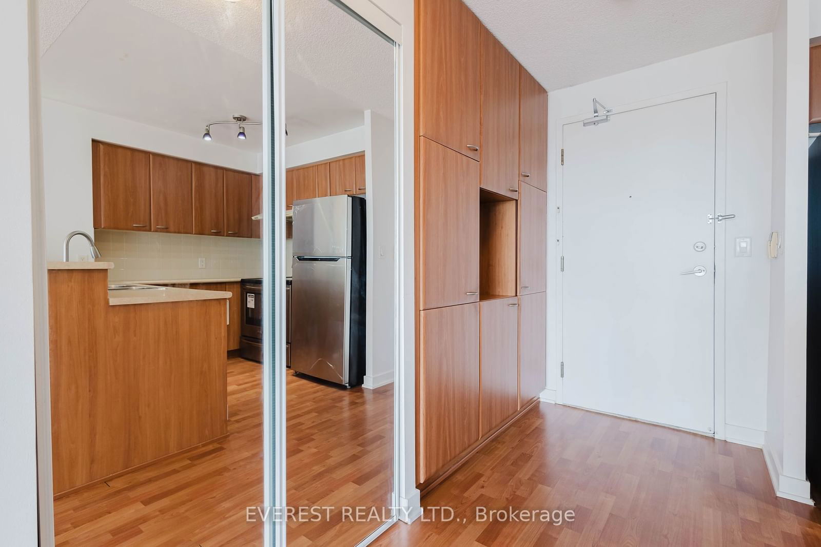 36 Lee Centre Dr, unit 1609 for sale - image #6