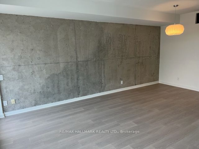 319 Carlaw Ave, unit 906 for rent