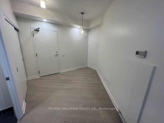 319 Carlaw Ave, unit 906 for rent