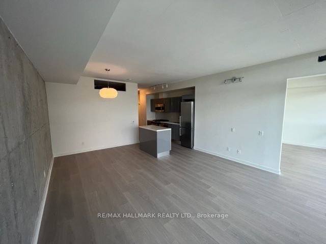 319 Carlaw Ave, unit 906 for rent