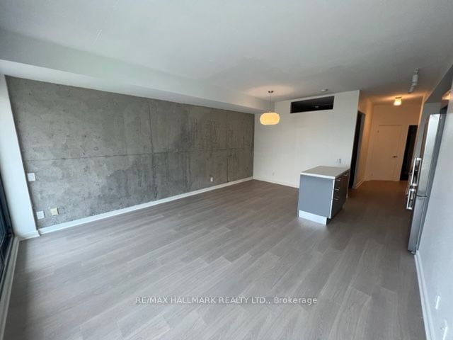 319 Carlaw Ave, unit 906 for rent