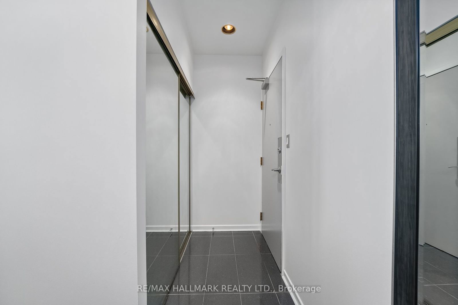 300 Coxwell Ave, unit 508 for sale - image #2