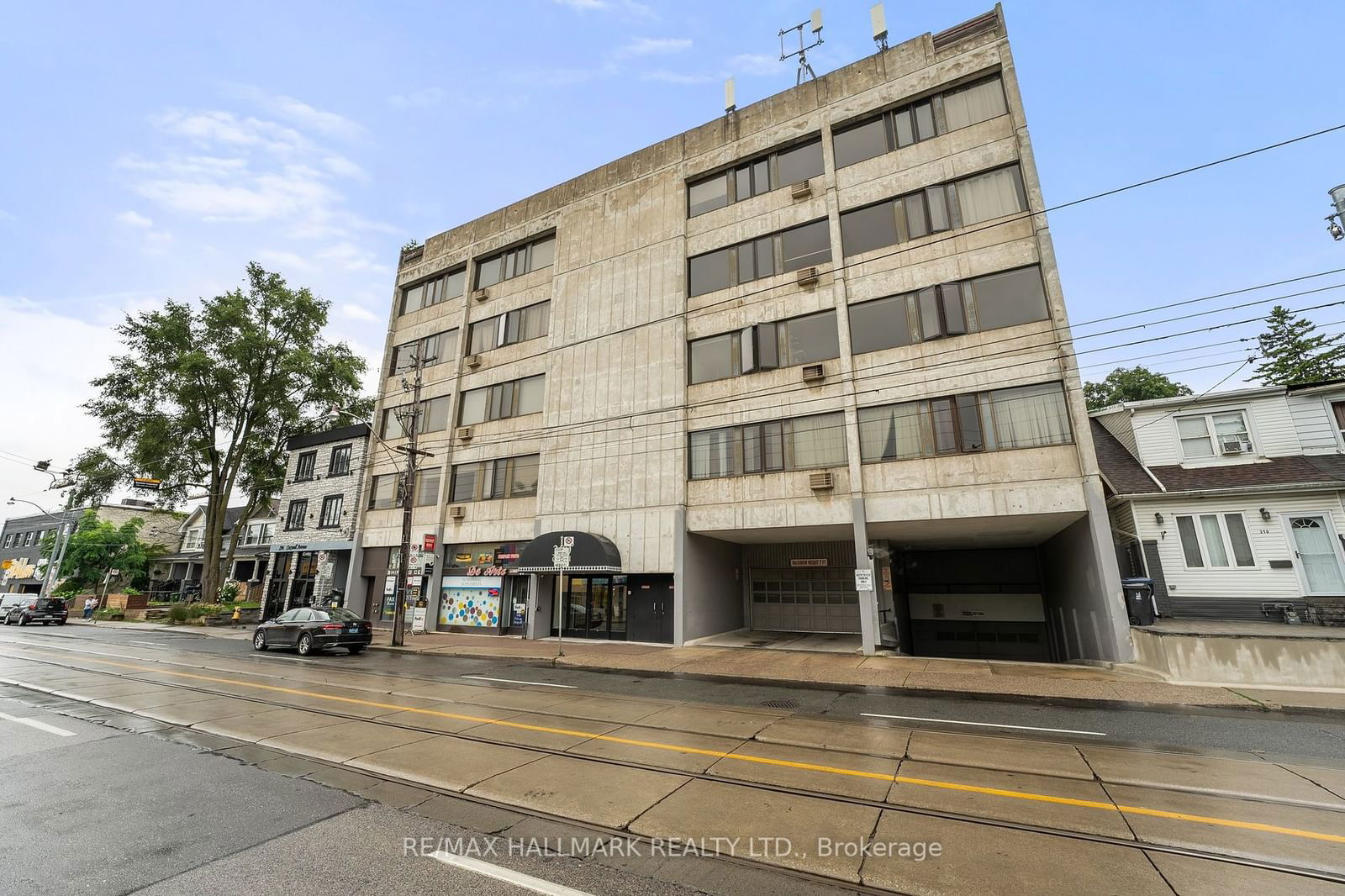 300 Coxwell Ave, unit 508 for sale