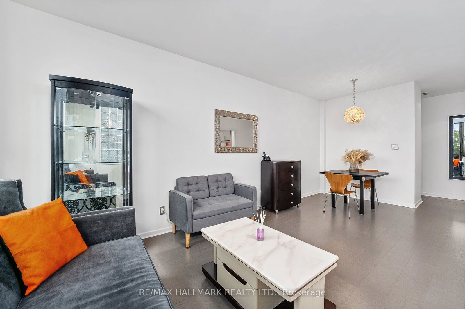 300 Coxwell Ave, unit 508 for sale