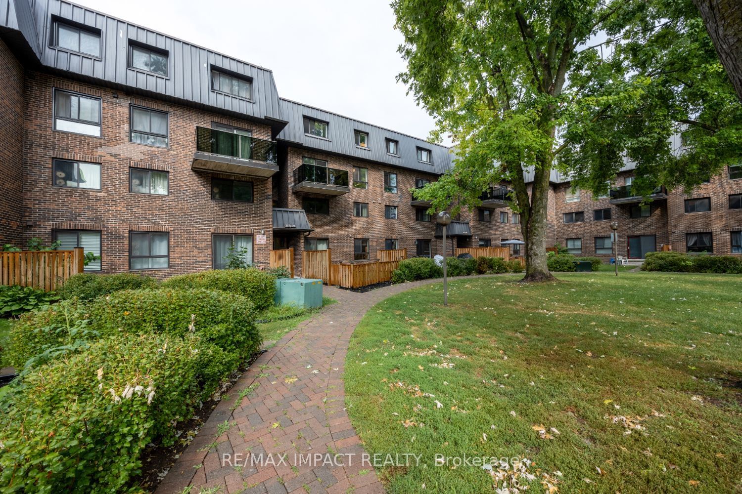 43 Taunton Rd E, unit 31 for sale