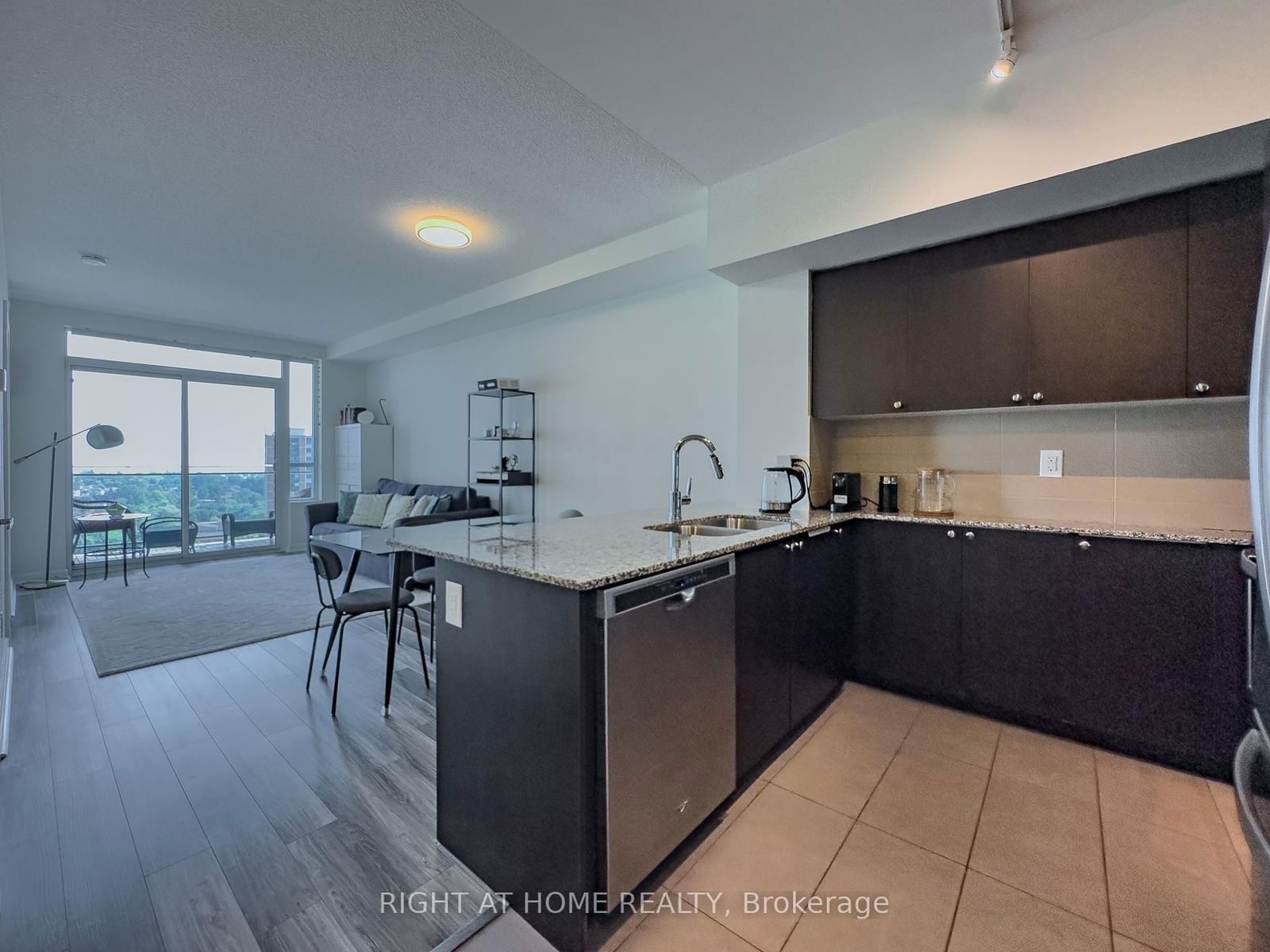 1235 Bayly St, unit 1413 for rent - image #3