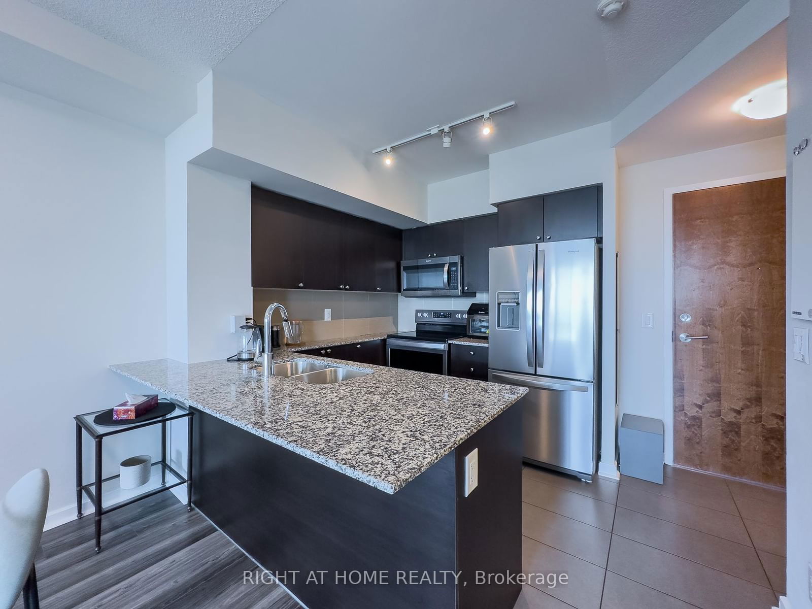 1235 Bayly St, unit 1413 for rent - image #8