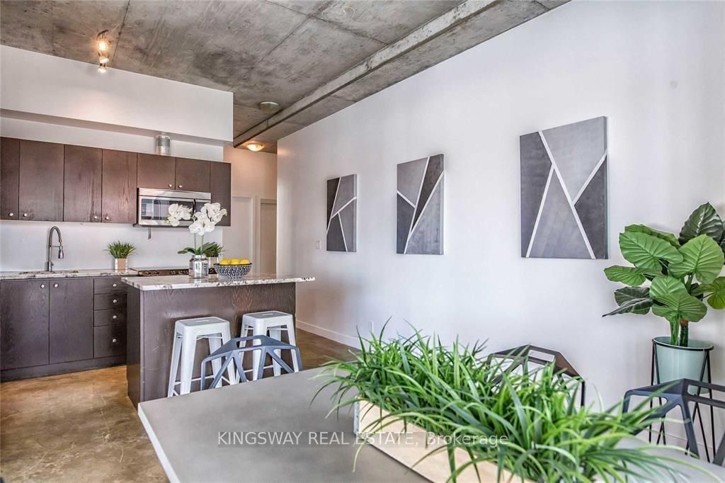 201 Carlaw Ave, unit 414 for rent - image #3