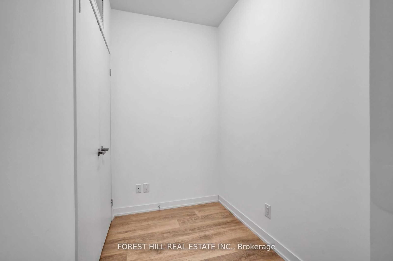 899 Queen St E, unit 202 for rent