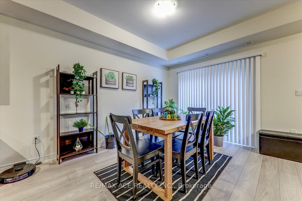 510 Kingbird Grve, unit 114 for sale - image #12