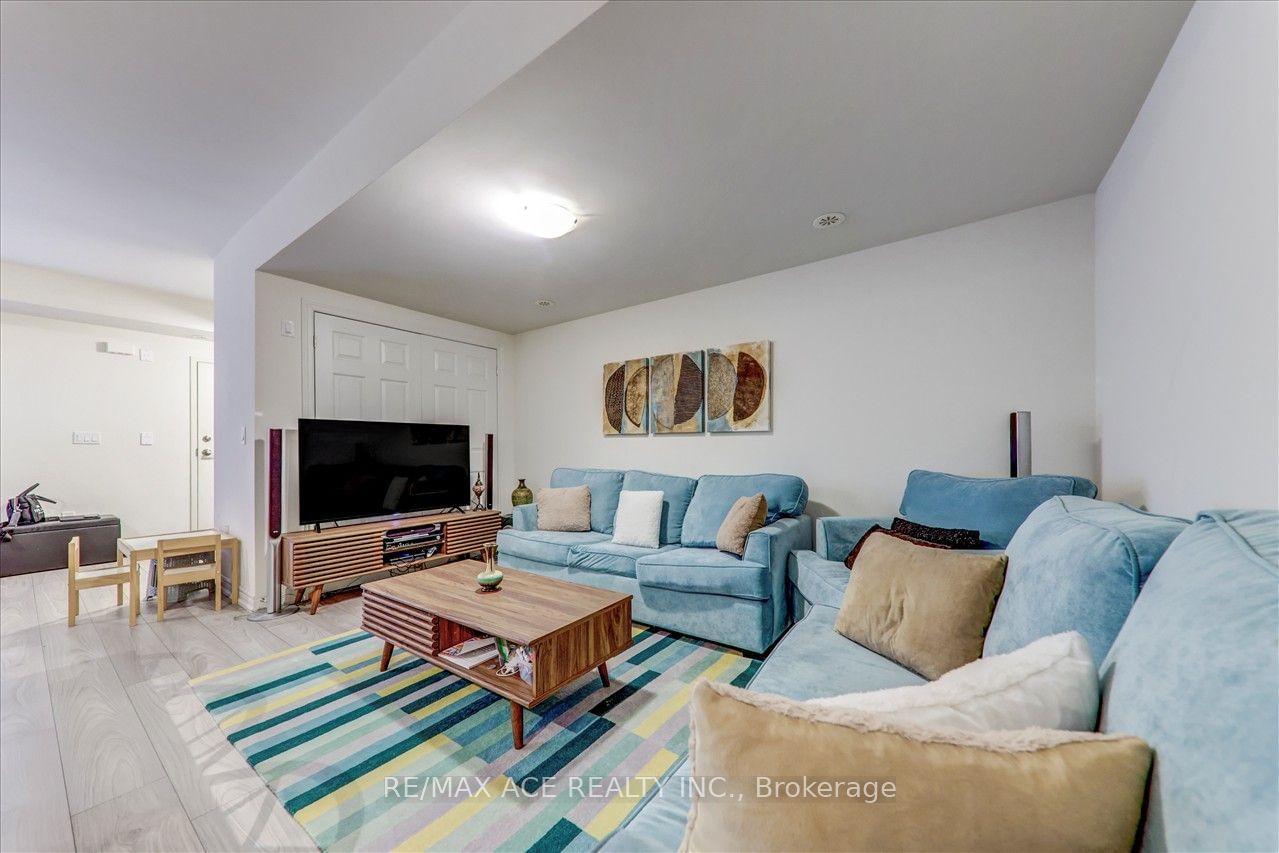 510 Kingbird Grve, unit 114 for sale - image #19