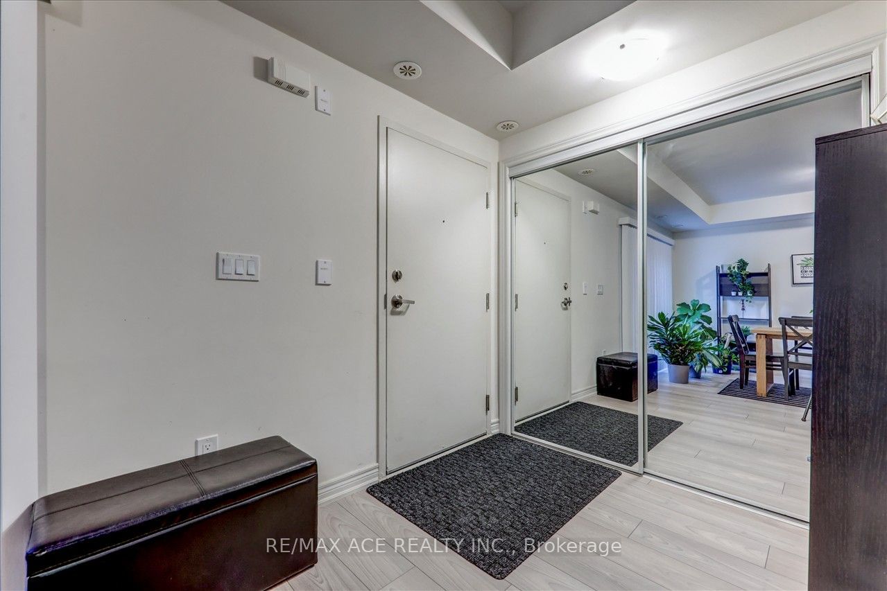 510 Kingbird Grve, unit 114 for sale - image #9