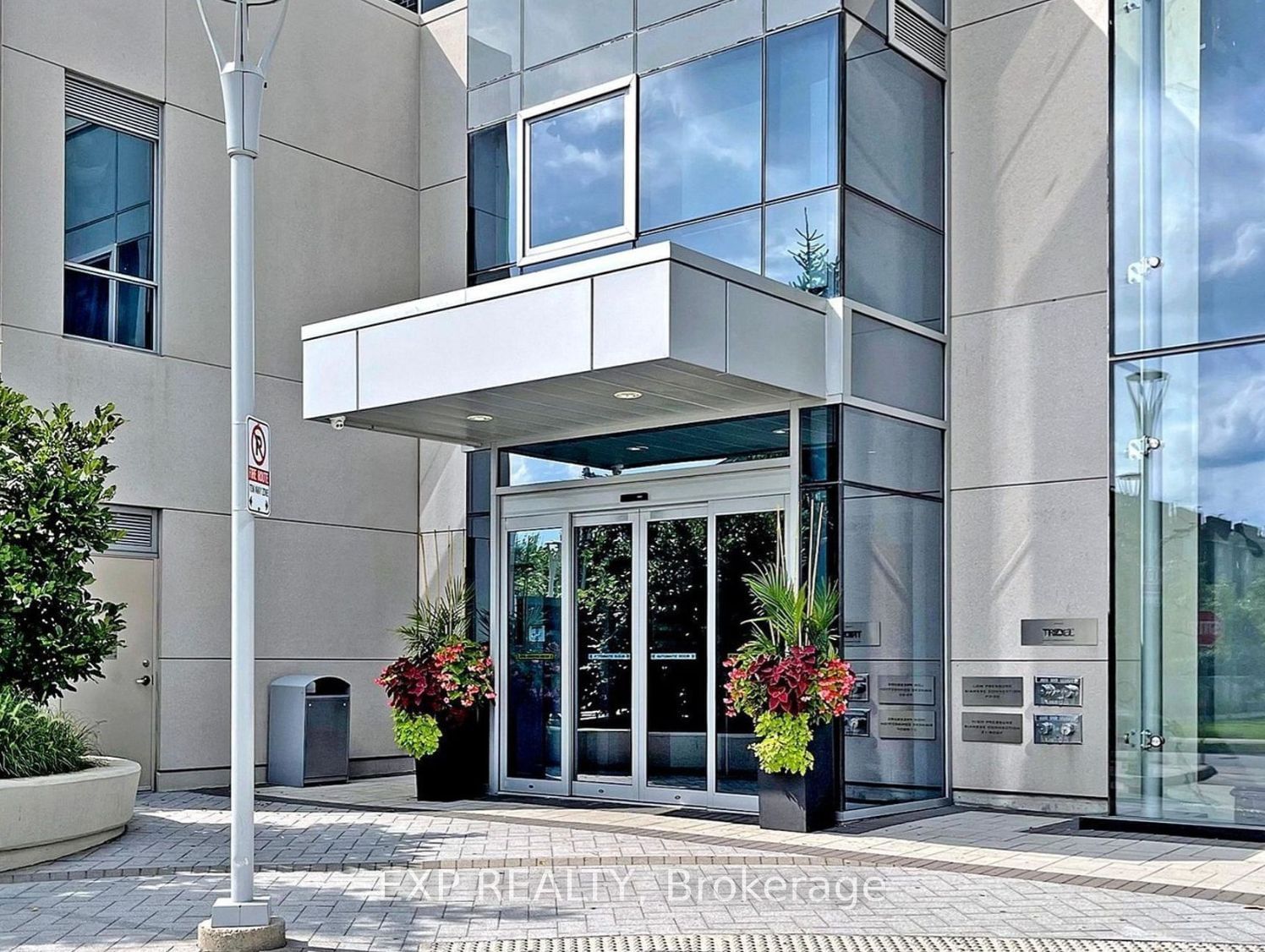 255 Village Green Sq, unit 1403 for rent - image #2