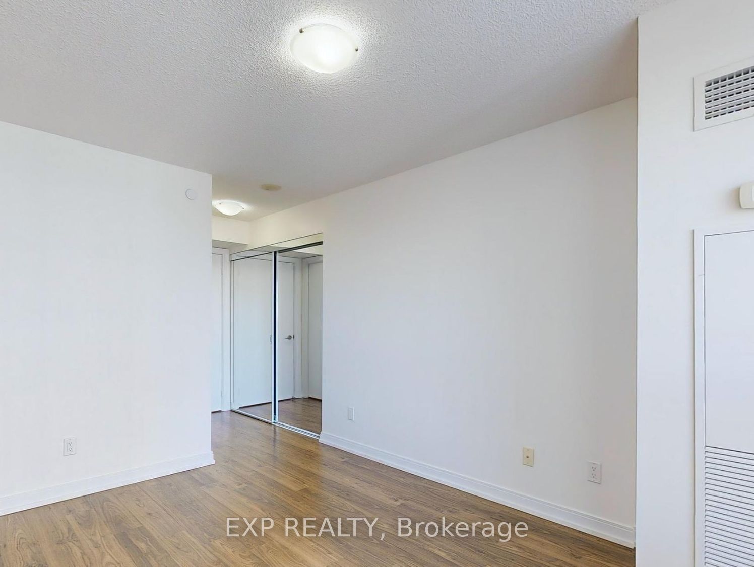 255 Village Green Sq, unit 1403 for rent - image #8