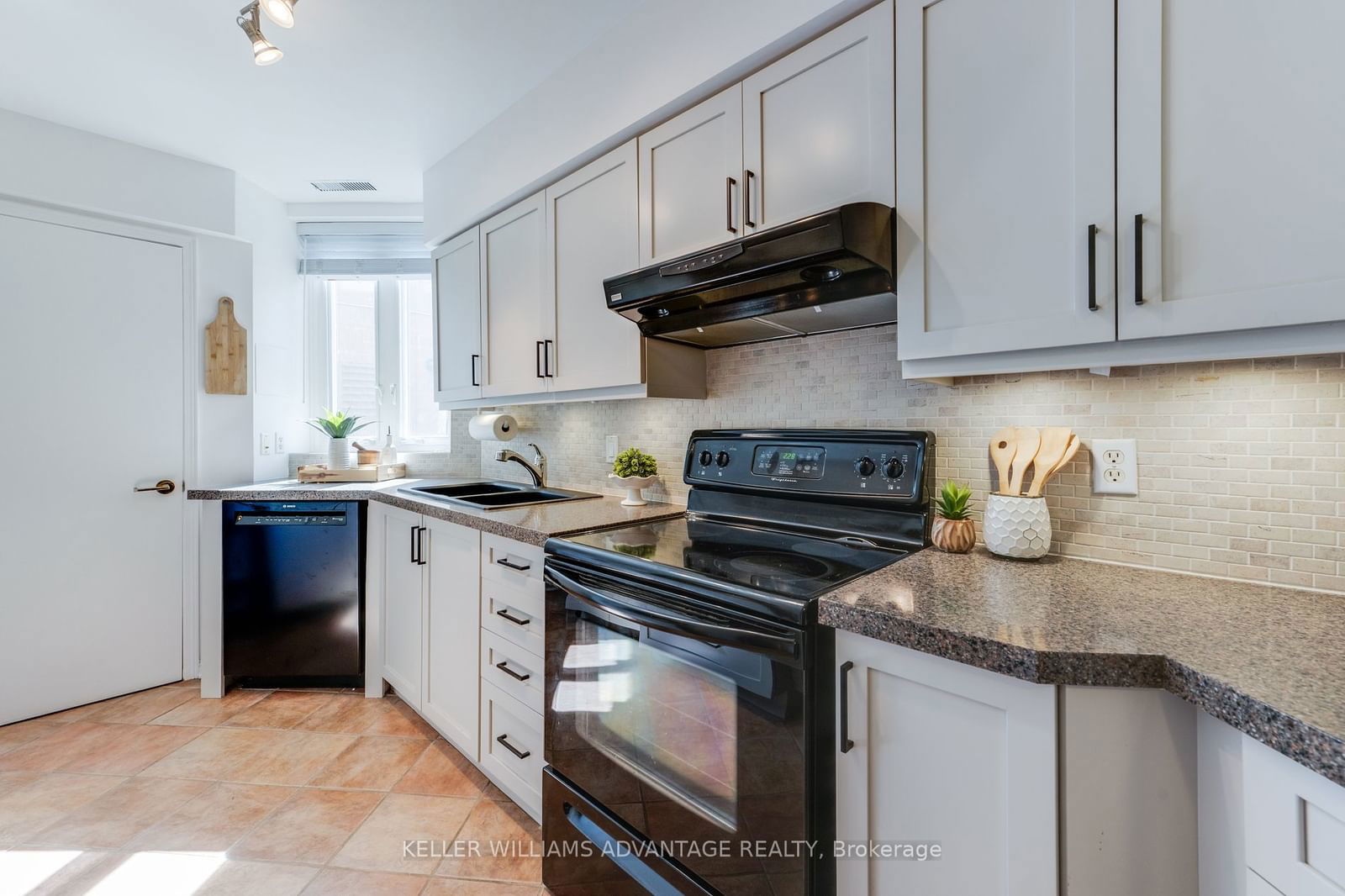 2371 Queen St E, unit 102 for sale