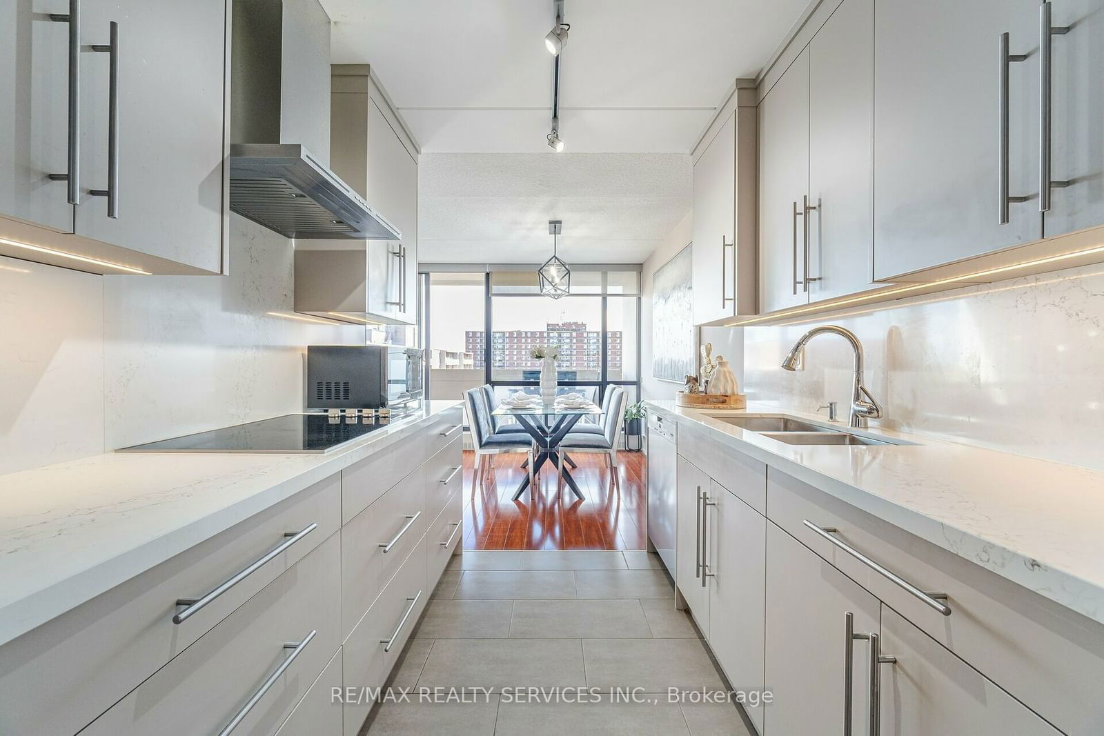 2 Glamorgan Ave, unit 907 for sale - image #10