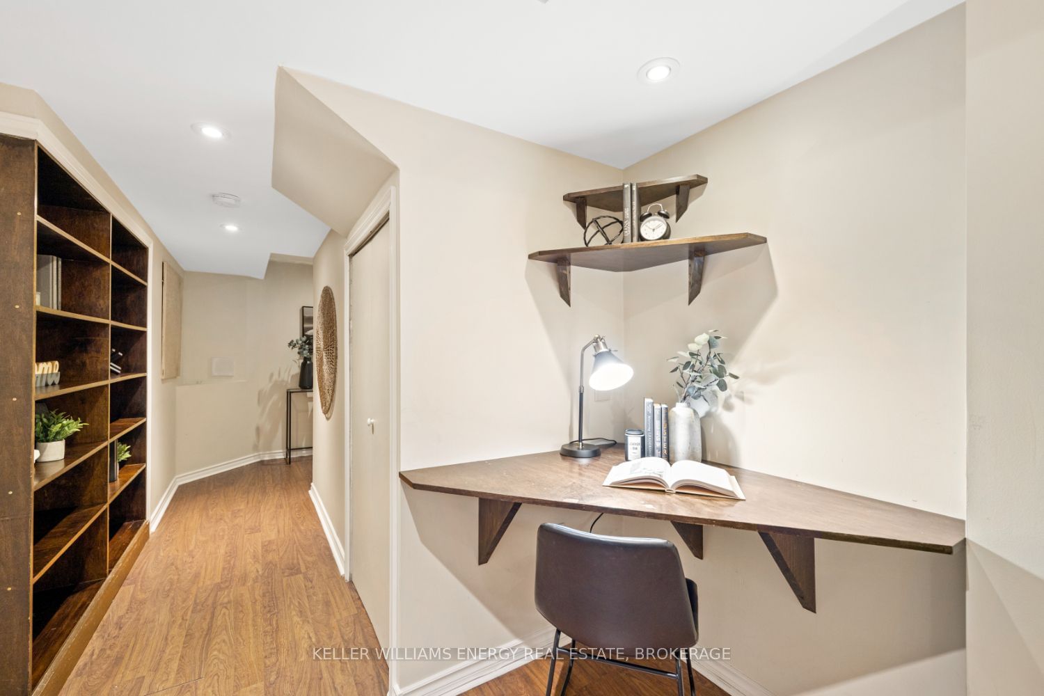 1087 Ormond Dr, unit 31 for sale - image #33