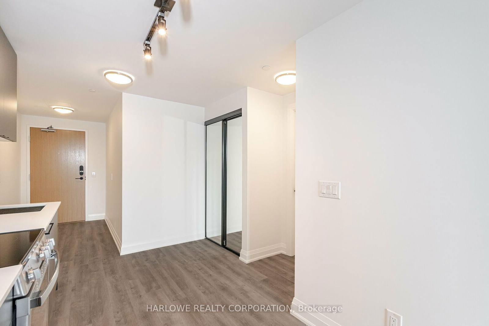 2369 Danforth Ave, unit 811 for rent - image #10