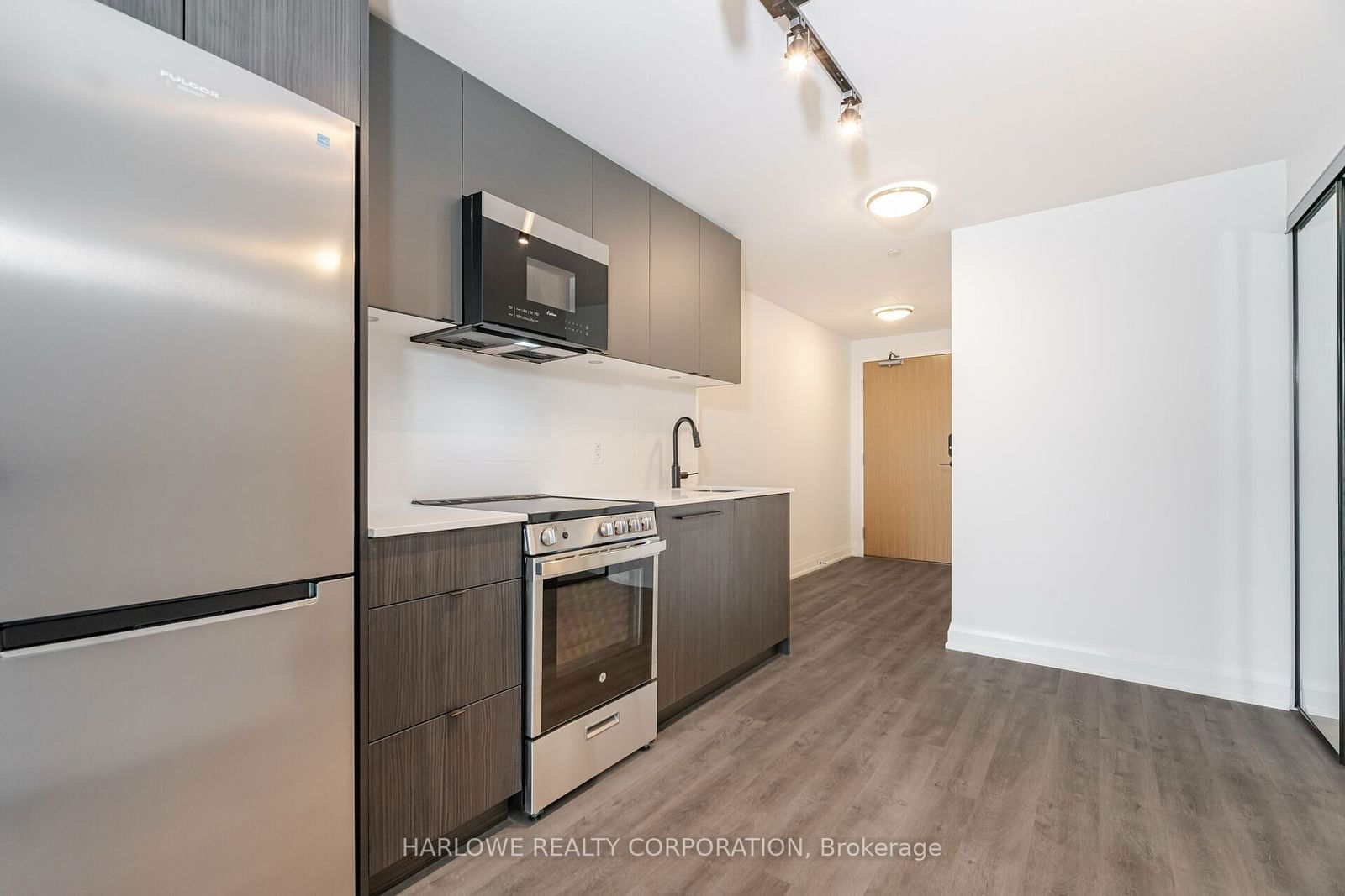 2369 Danforth Ave, unit 811 for rent - image #8