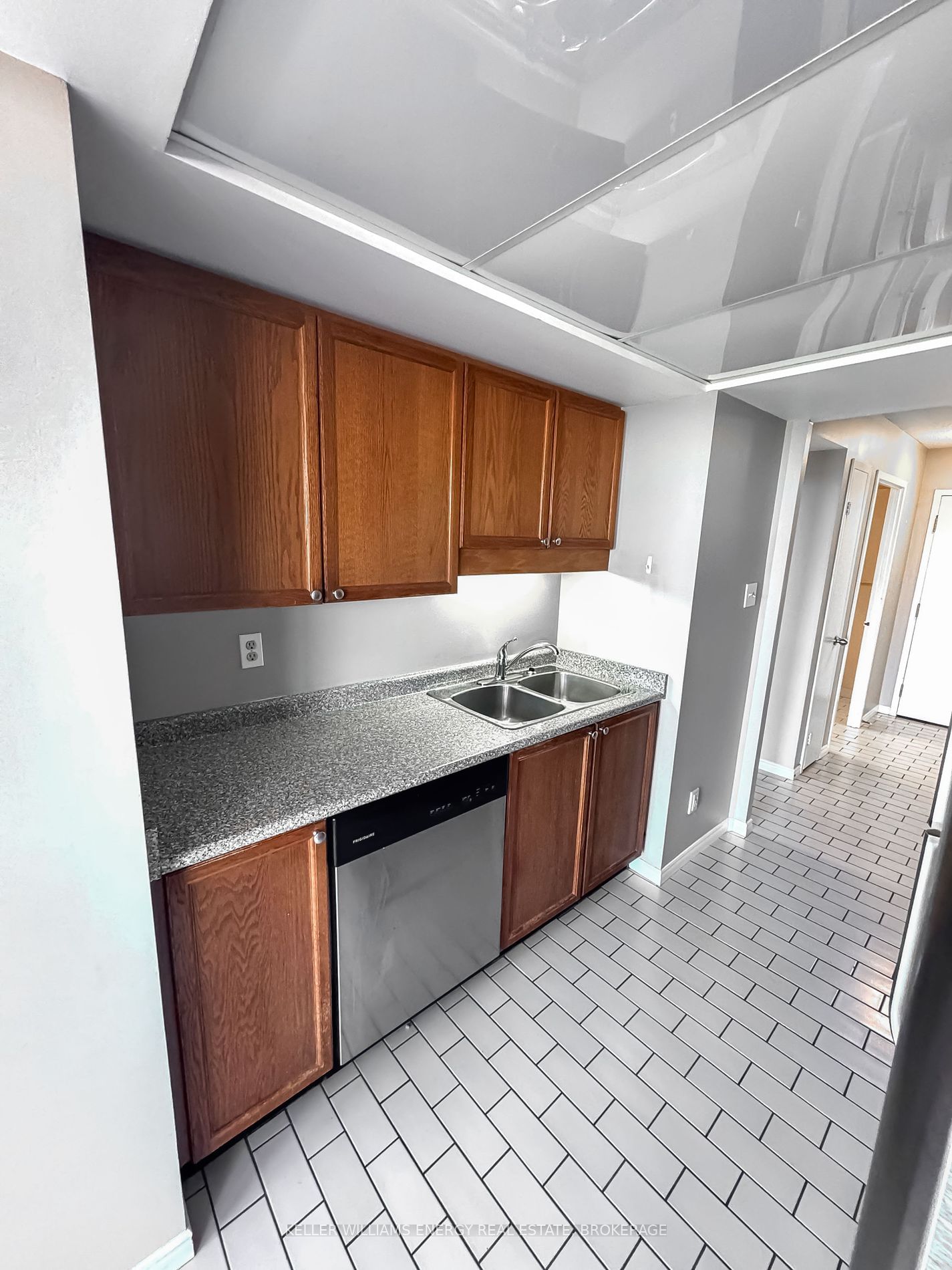 360 Watson St W, unit 508 for rent - image #9