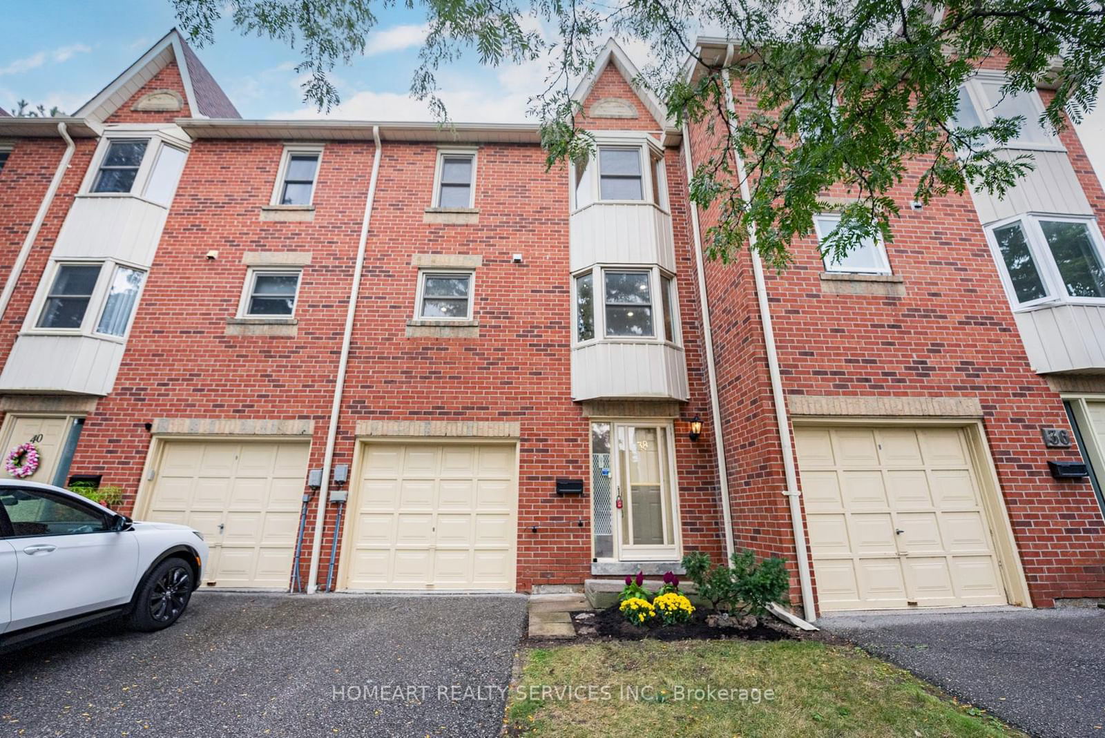 25 Cardwell Ave, unit TH38 for sale