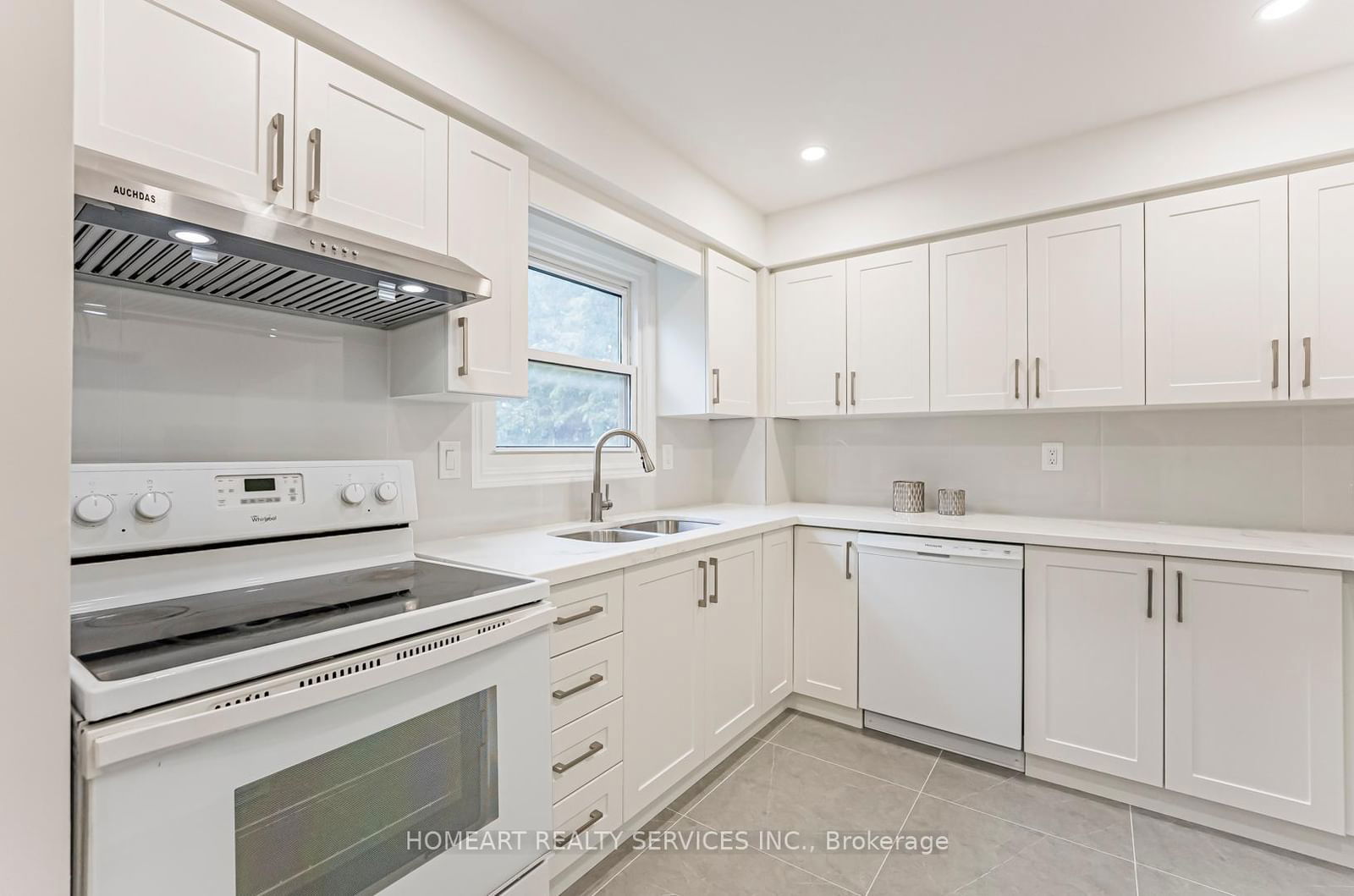 25 Cardwell Ave, unit TH38 for sale - image #20