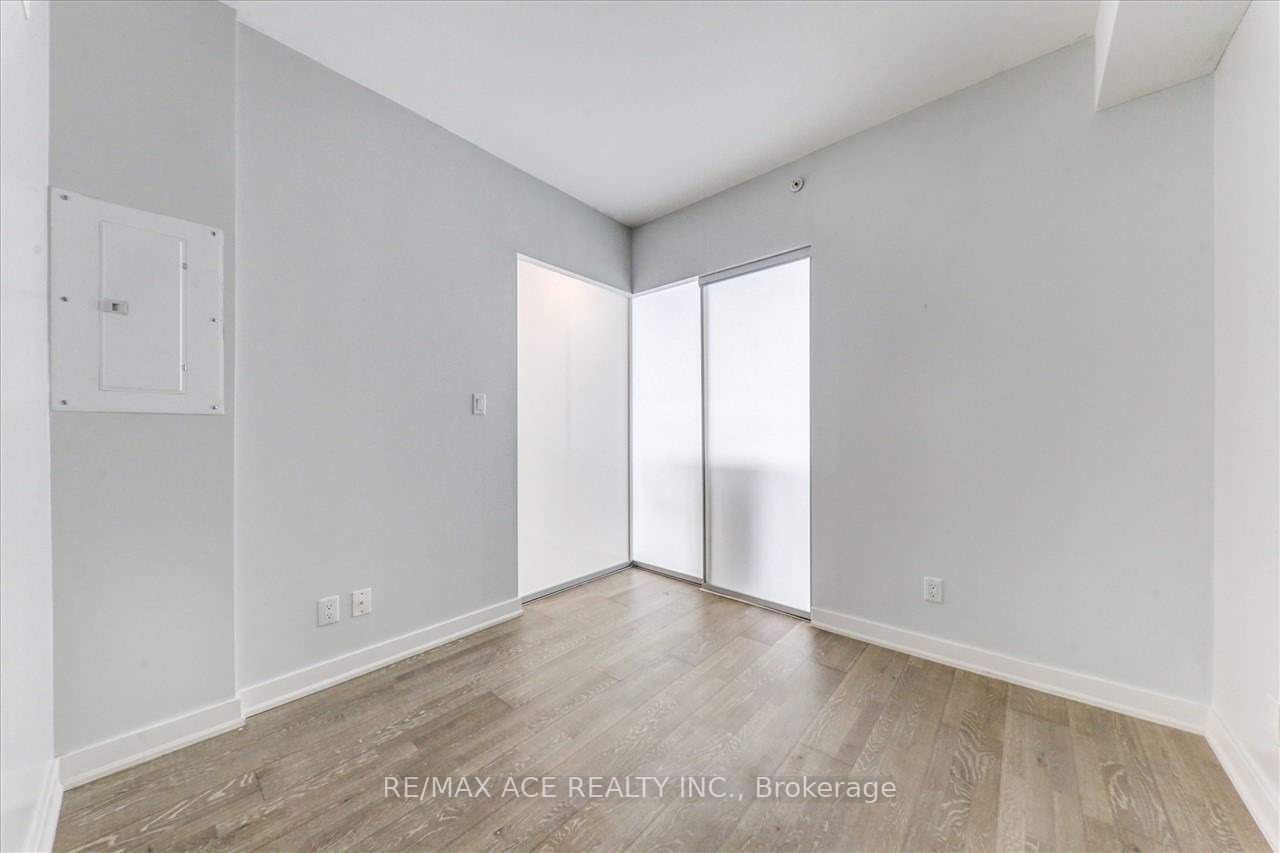 1960 Queens St, unit 206 for rent - image #10