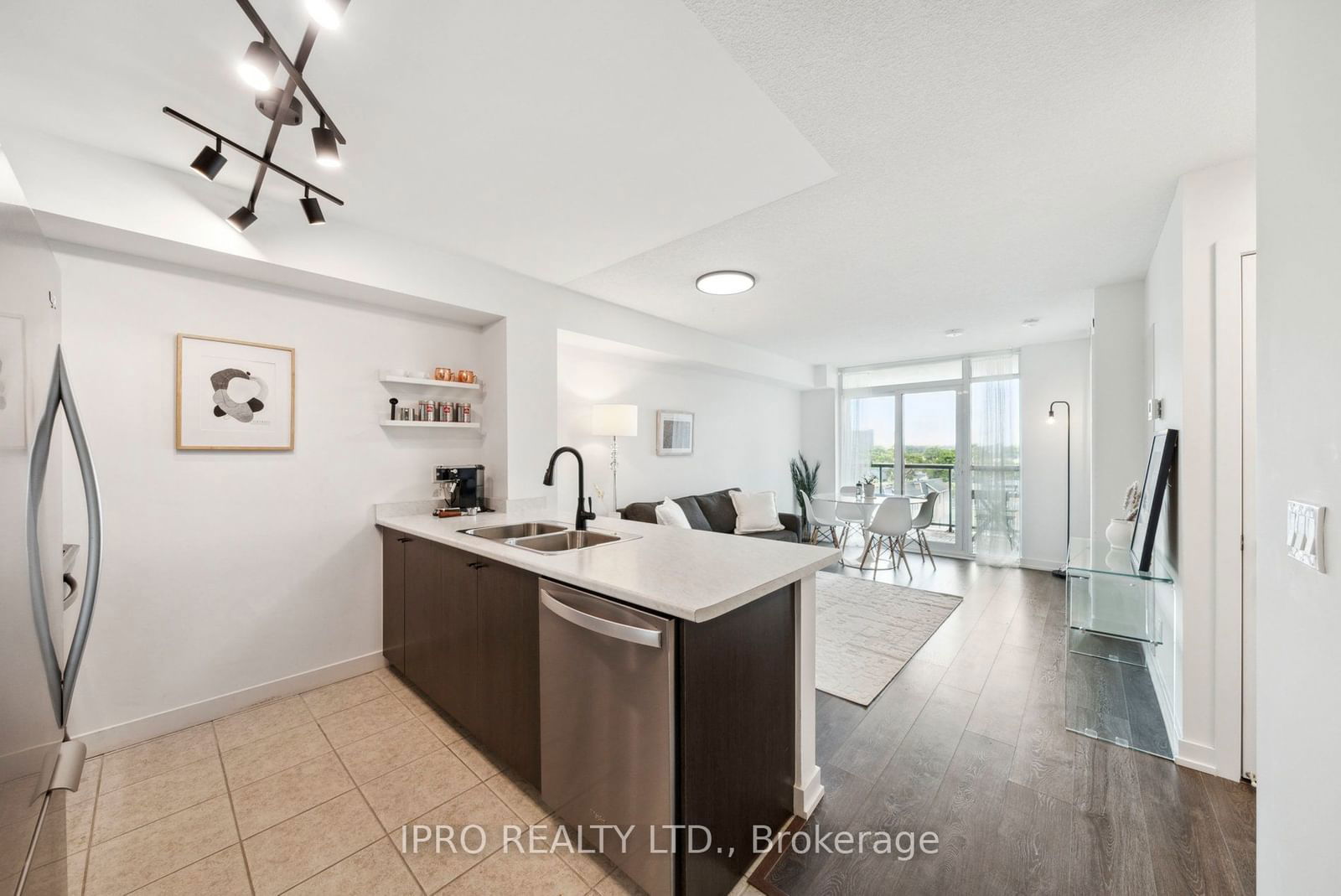 8 Trent Ave, unit 513 for sale