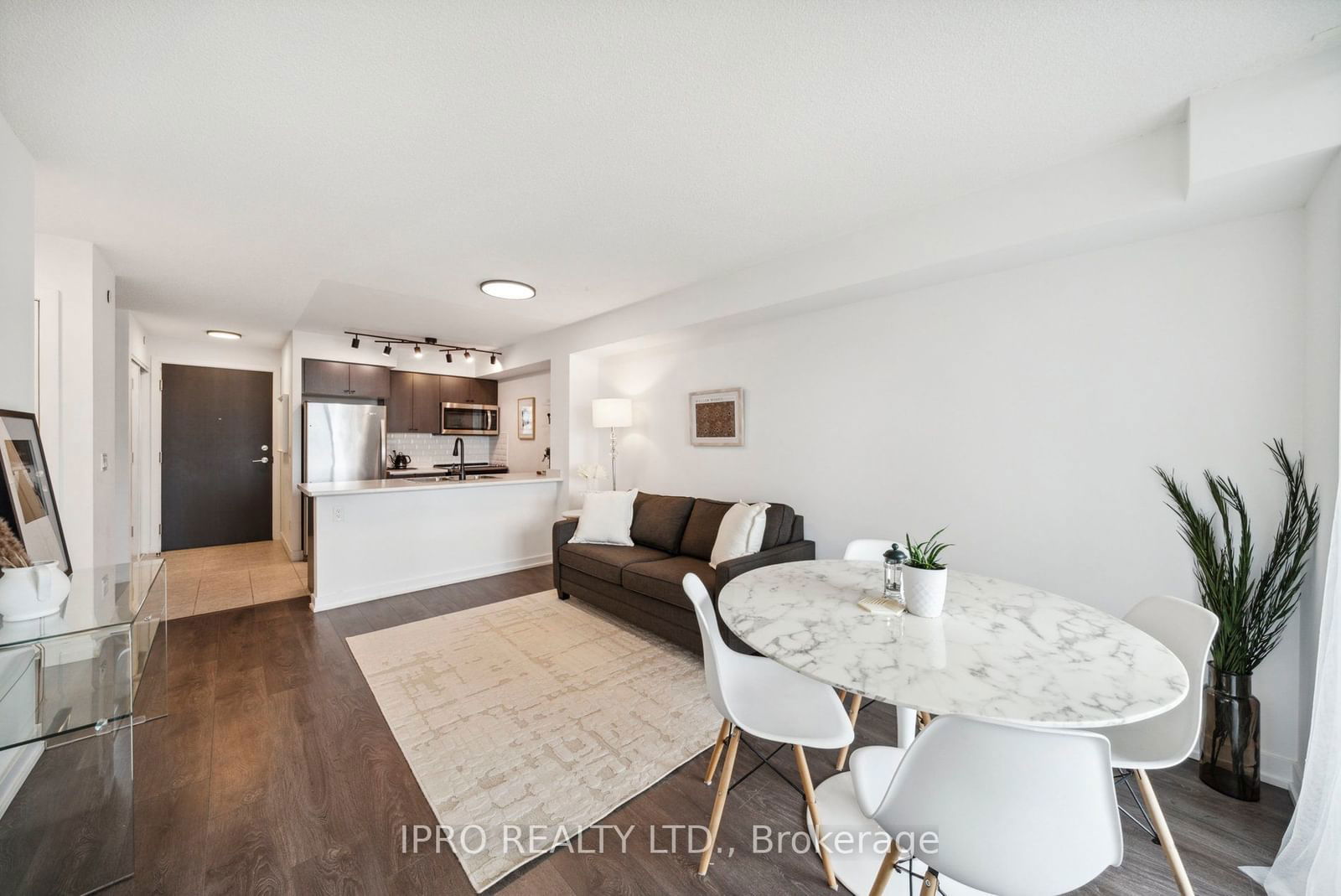 8 Trent Ave, unit 513 for sale - image #2