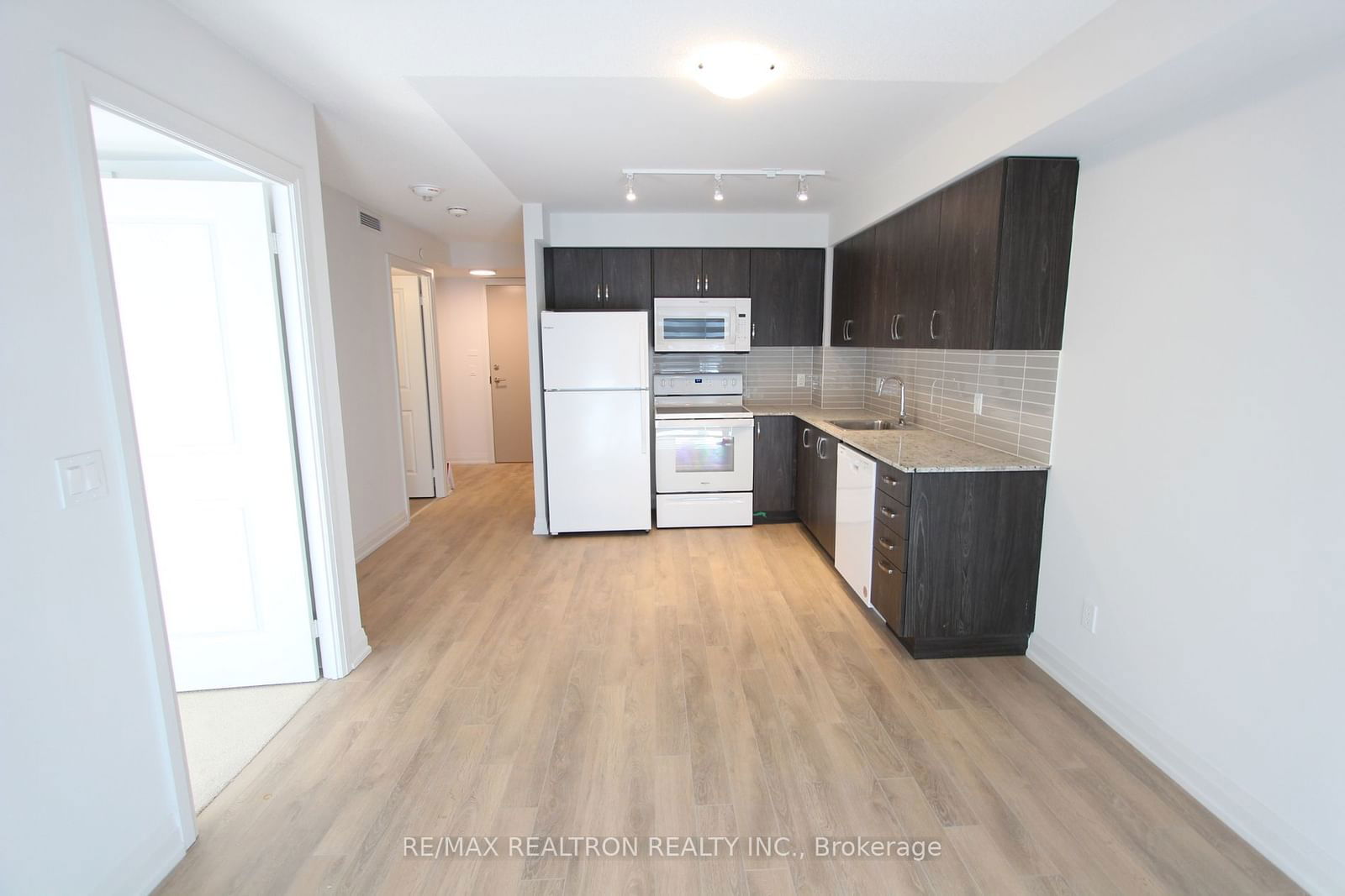 20 Meadowglen Pl, unit 908 for rent - image #8