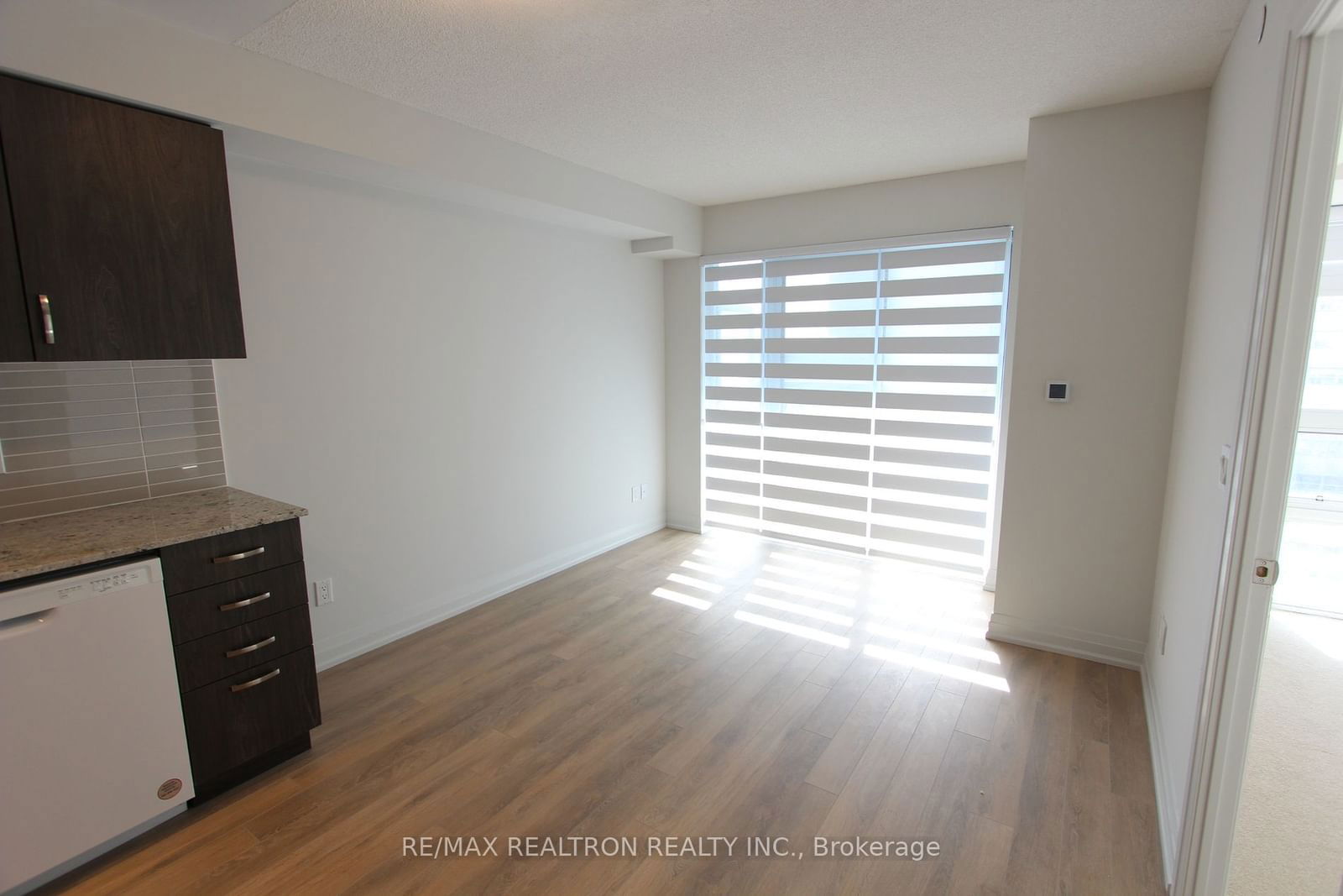 20 Meadowglen Pl, unit 908 for rent - image #9