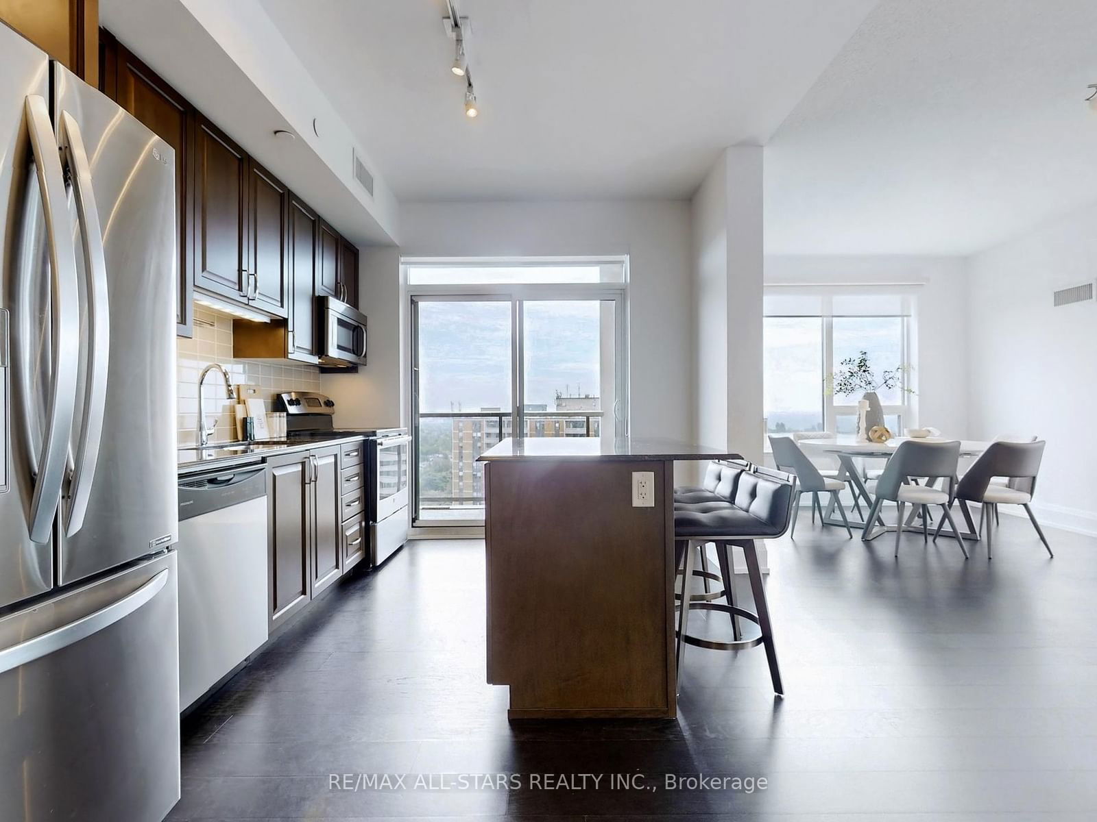 1215 Bayly St, unit LPH05 for sale - image #13