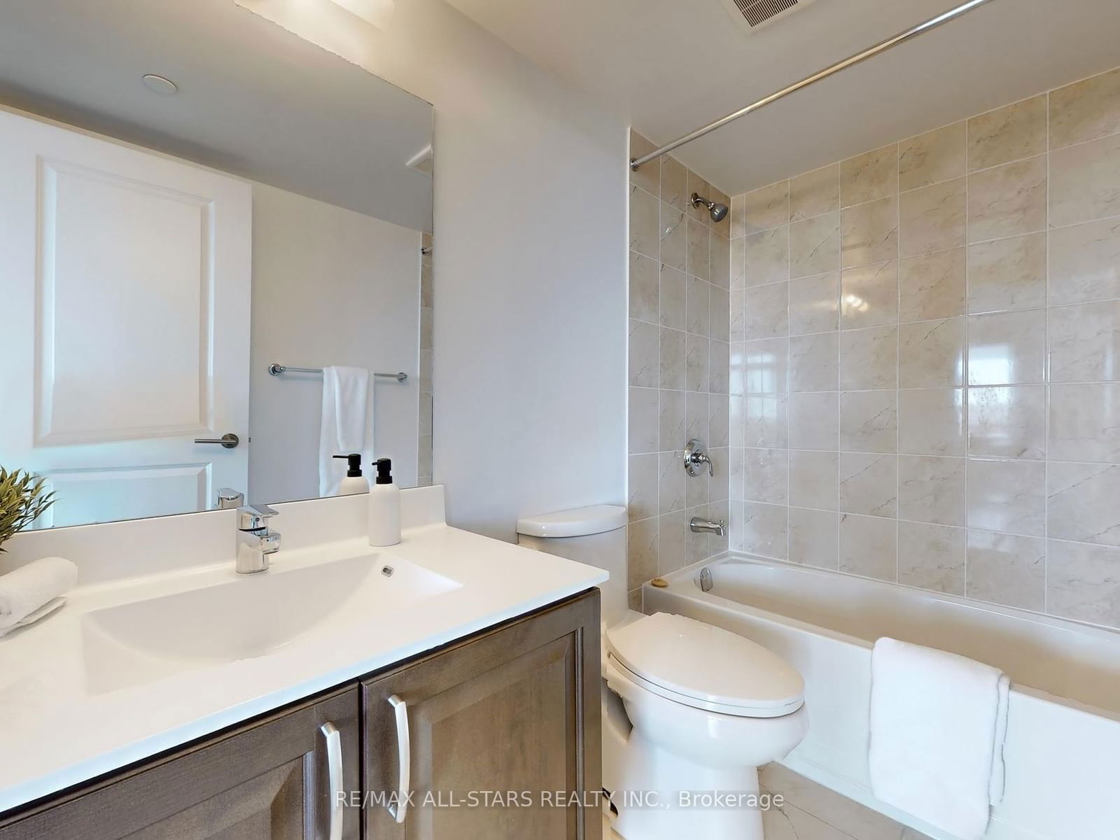 1215 Bayly St, unit LPH05 for sale - image #26