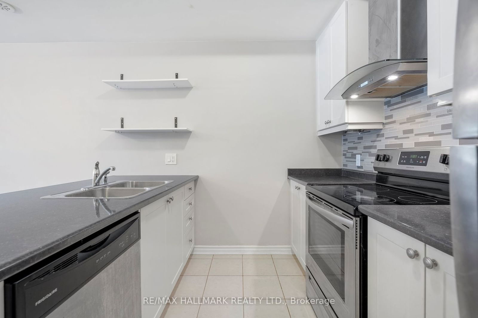 25 Heron Park Pl, unit 4 for rent - image #4