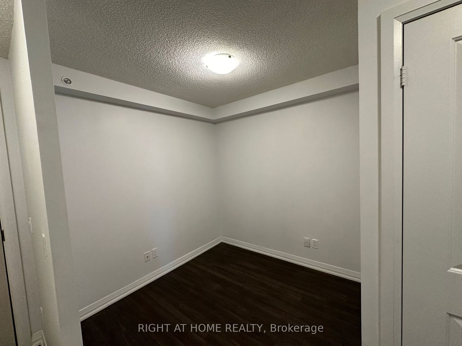 30 Meadowglen Pl, unit 501 for rent - image #16