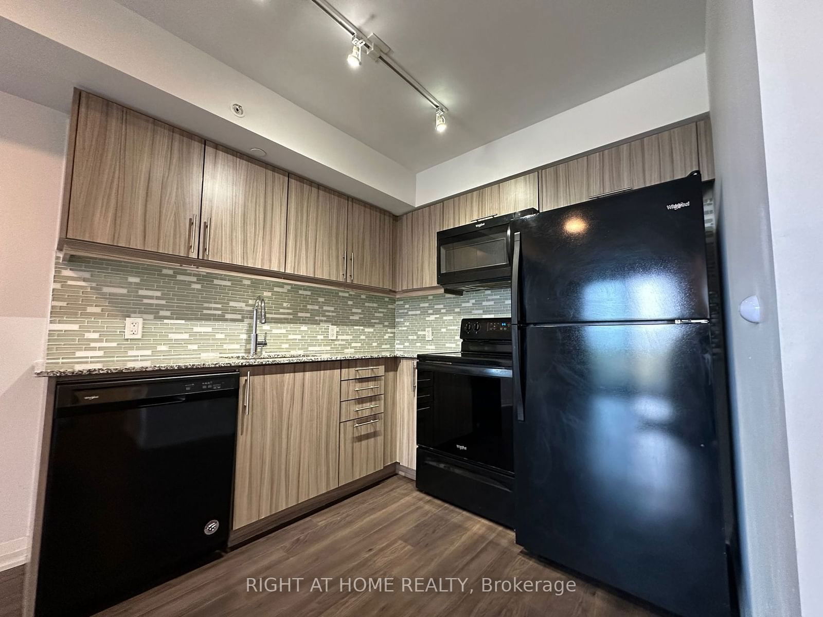 30 Meadowglen Pl, unit 501 for rent - image #2