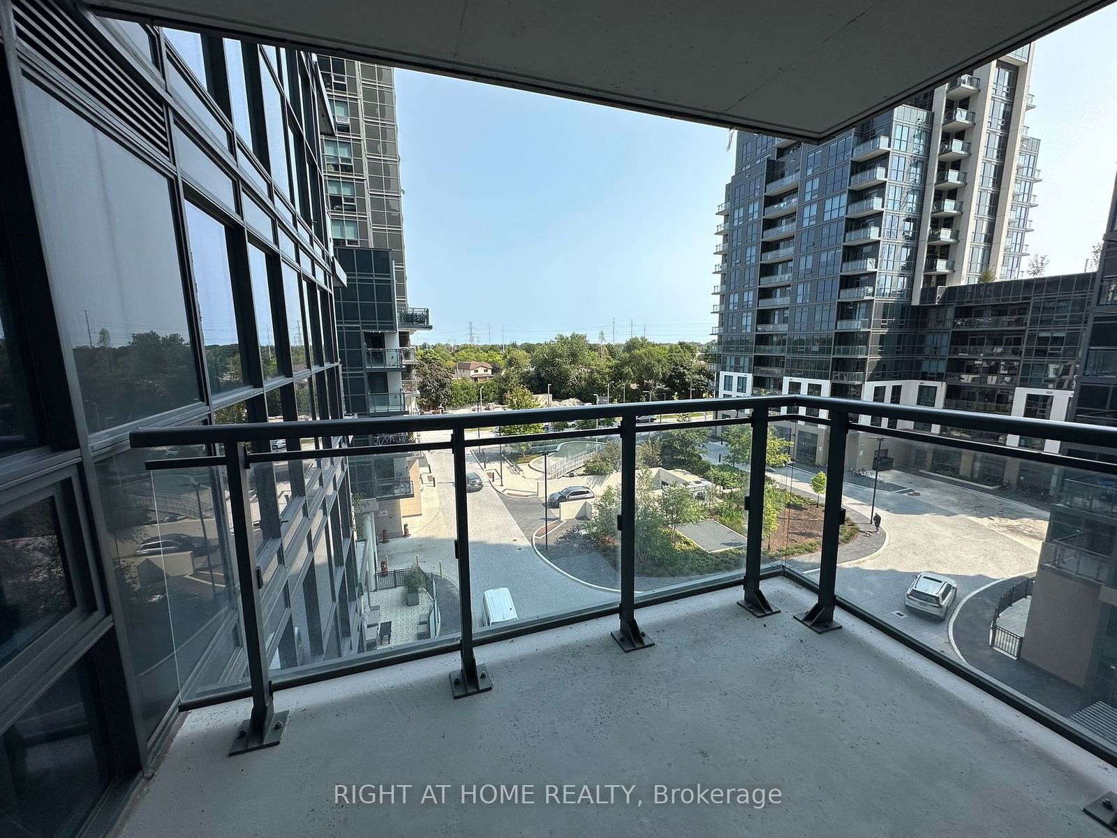 30 Meadowglen Pl, unit 501 for rent - image #7