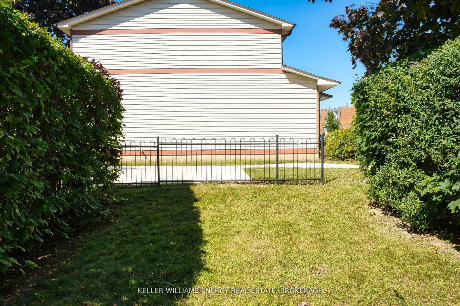 21 Parker Cres, unit 32 for sale - image #36