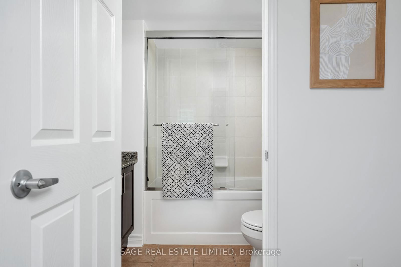 60 Fairfax Cres, unit 309 for sale - image #6