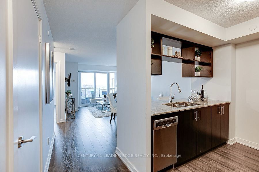 255 Village Green Sq, unit 2506 for rent - image #3