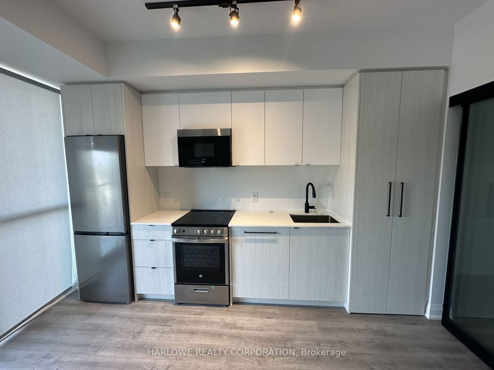 2369 Danforth Ave, unit 605 for rent