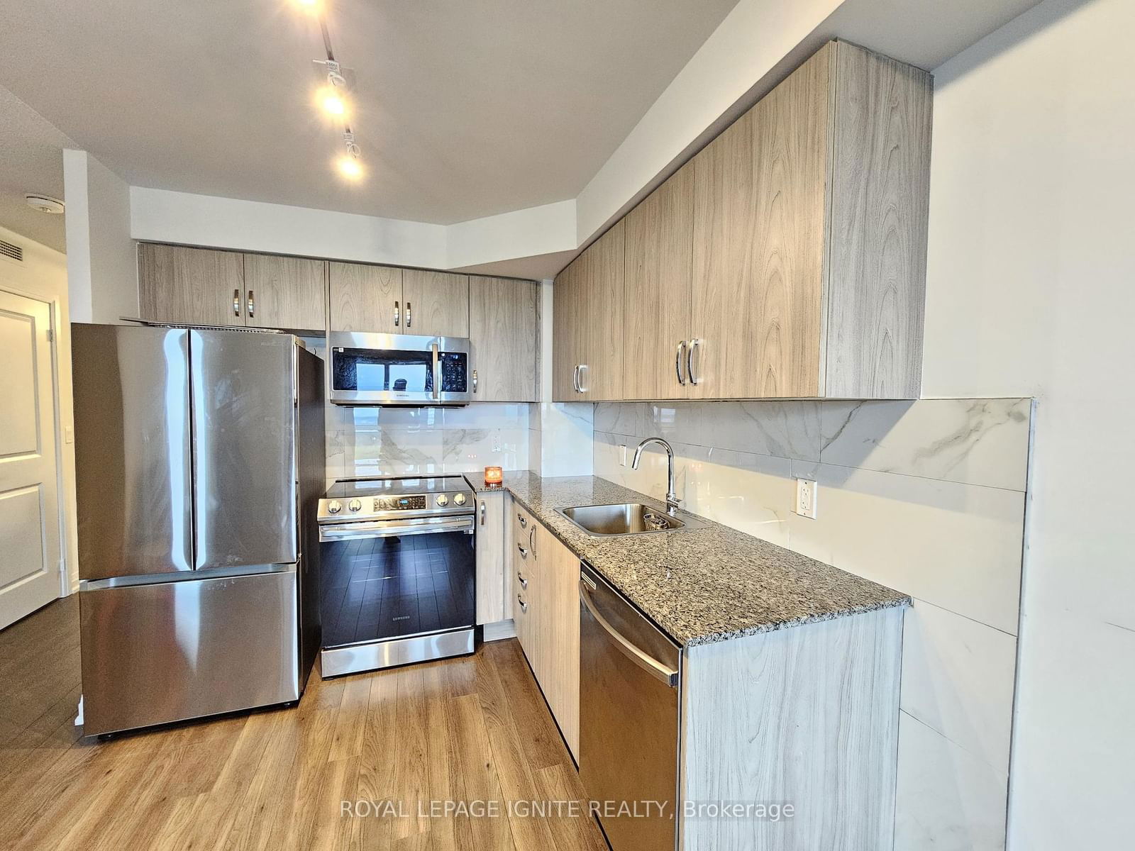 20 Meadowglen Pl, unit 2003 for rent - image #6