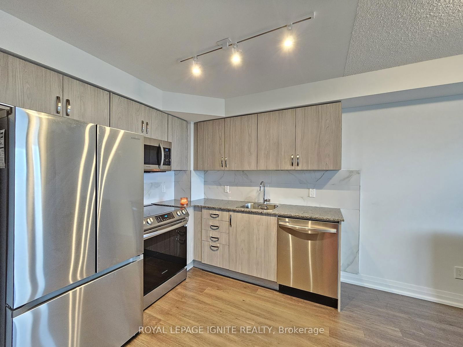 20 Meadowglen Pl, unit 2003 for rent - image #7